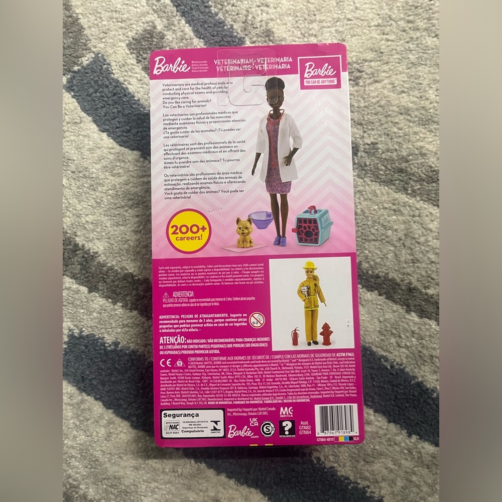 Barbie Veterinarian Doll - Picture 2 of 3